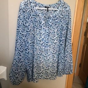Daisy Fuentes floweral blouse with Cameo